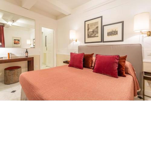 Stylish Spanish Steps Retreat
