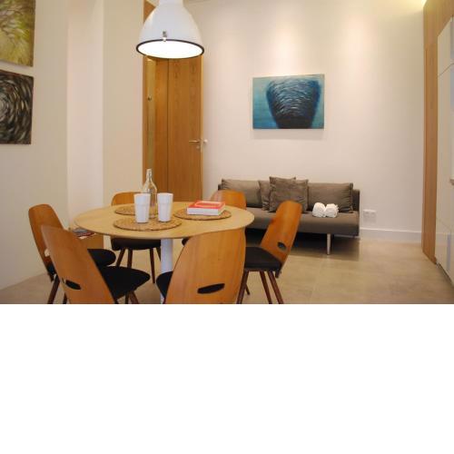 Stylish Studios Apartment in the City Center with Air Conditioning