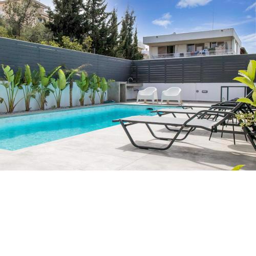 Stylish Voula Apartment with pool close to Kavouri Beach