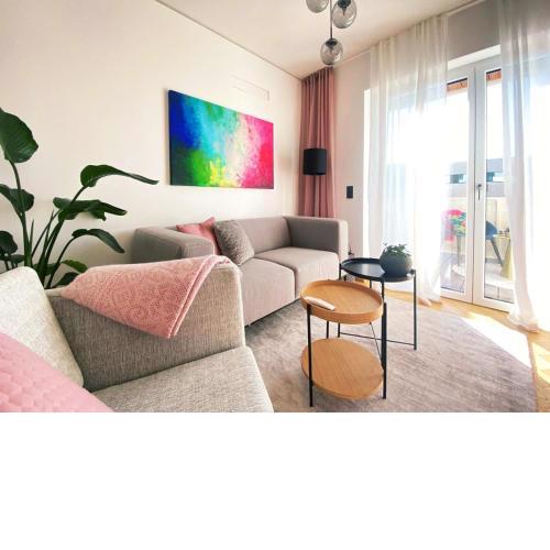 stylishe Wohnung mit Balkon und Tiefgarage