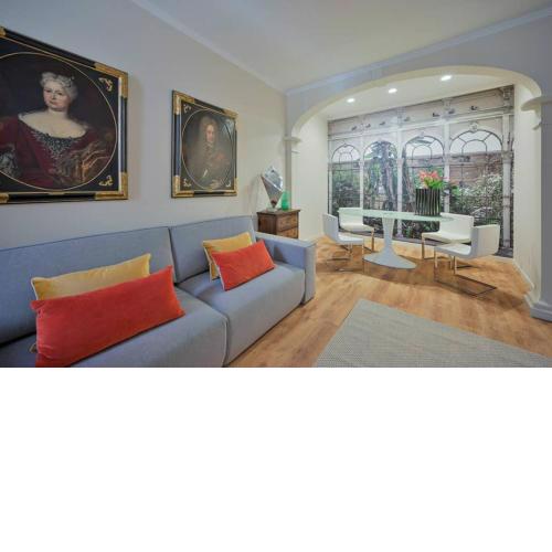SUITE 83