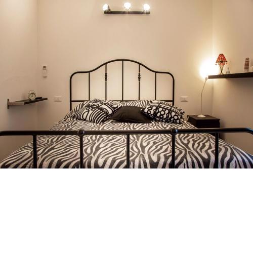 Suite Black and Wite