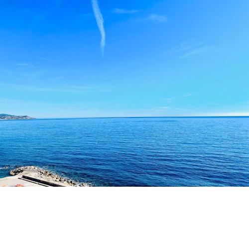 Suite SeaSide Home - Fronte Mare con piscina
