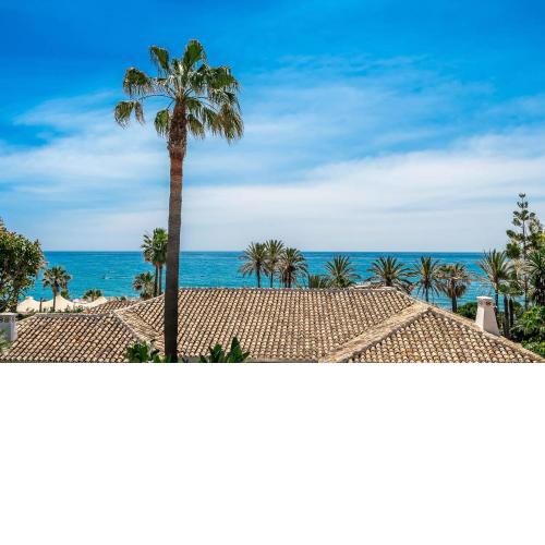 Suite with sea views within Hotel Puente Romano Marbella