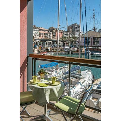 Sull'Acqua del Porto Antico
