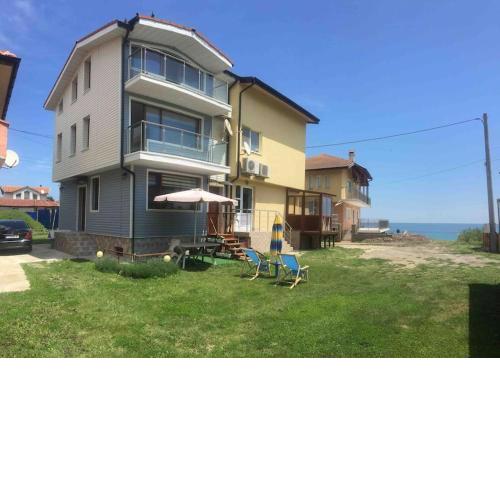 Summer Blue - Holiday House