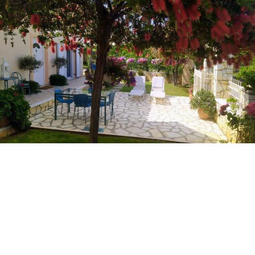 Summer Village House Popi