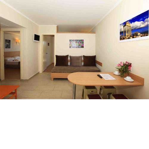 Sun City Apartments & Hotel