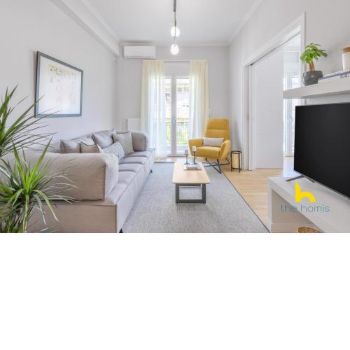 Sun-Splashed 2-BDR Corner Apartment with Hillside views!
