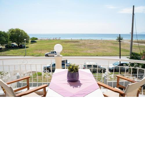 Sundy's Beachfront family Flat with great Sea View