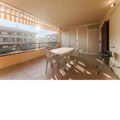 Sunflower Apartment - trilocale con piscina, terrazza e wifi