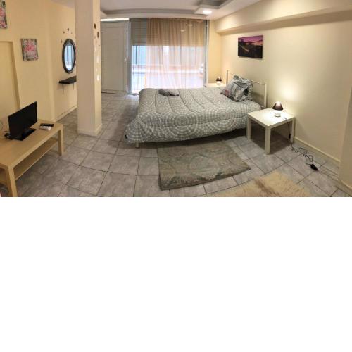 sunmer apartment 1minute from sea, 15 min from the airport