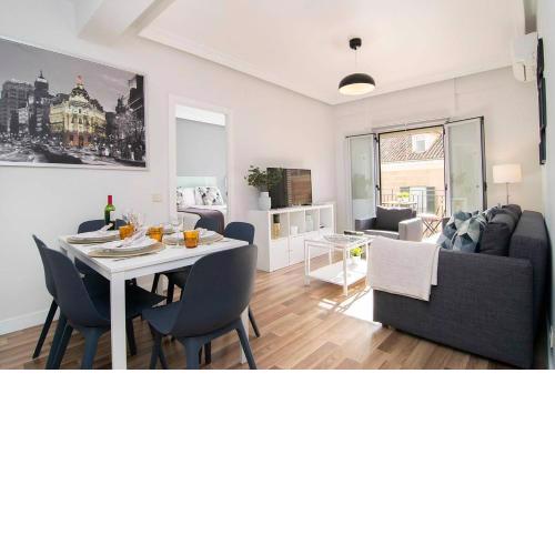 Sunny Apartment at the foot of Royal Palace by Batuecas