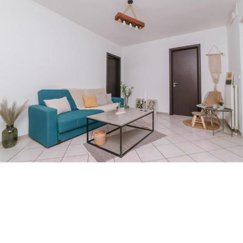 Sunny Apartment for Couples & Friends in Centre