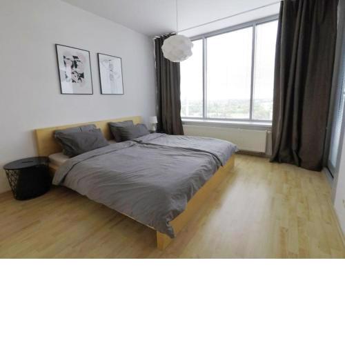 Sunny apartment in 3 towers with private parking