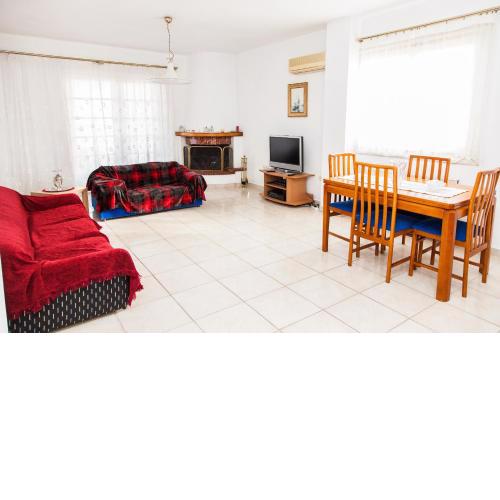 Sunny Apartment near Metro Station