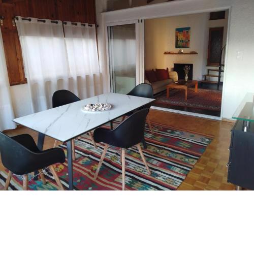 SUNNY APARTMENT NORTHERN ATHENS
