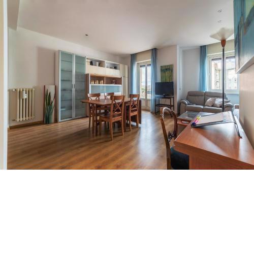 Sunny Apartment Piramide