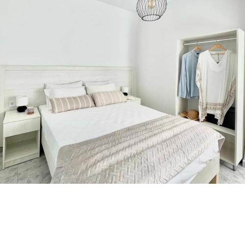 Sunny Apt at Regina Apartments