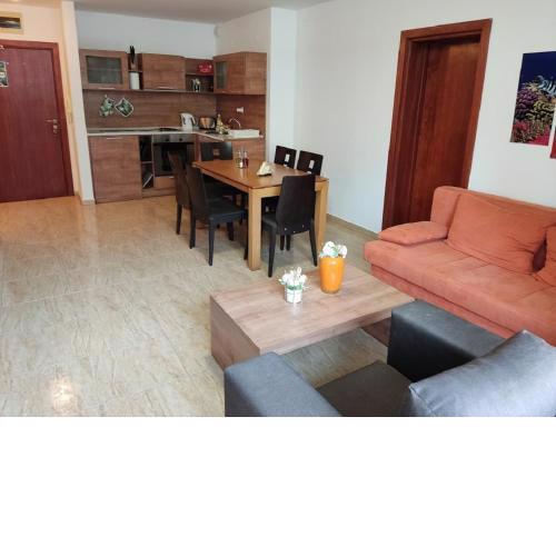 Sunny Beach Dean's Cozy 2 Bed Apartment