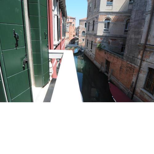 Sunny Canal a/c wifi