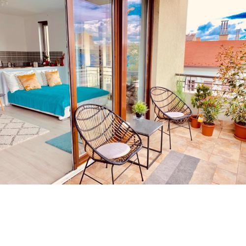 Sunny Deluxe Apt. & Terrace