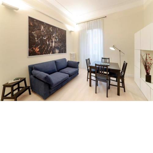 Sunny flat in elegant building close to Colosseum