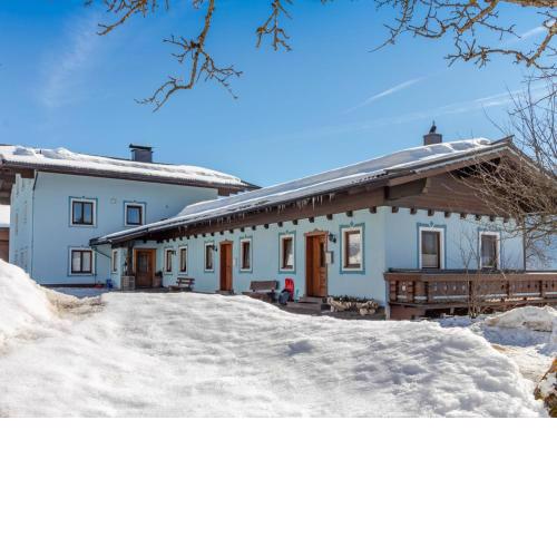 Sunny Hillside Apartment in Mittersill near Public Transport