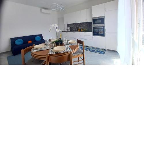 SUNNY HOLIDAY HOME