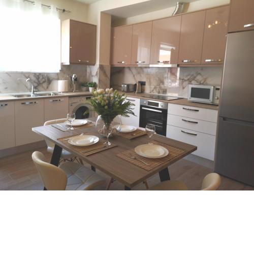 SUNNY HOLIDAYS APARTMENT