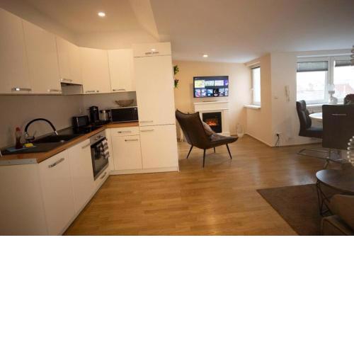 Sunny & large Penthouse with View above Vienna DG6