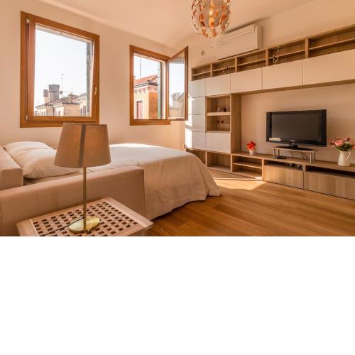 SUNNY NEST CANAL VIEW IN VENICE CHIC MOVIDA