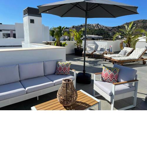 Sunny penthouse beach apartment with panoramic views