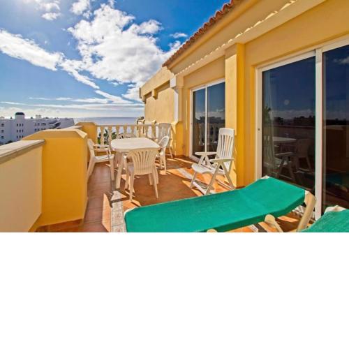 Sunny penthouse in Duquesa Del Mar