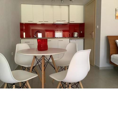 SUNNY STUDIO IRAKLITSA