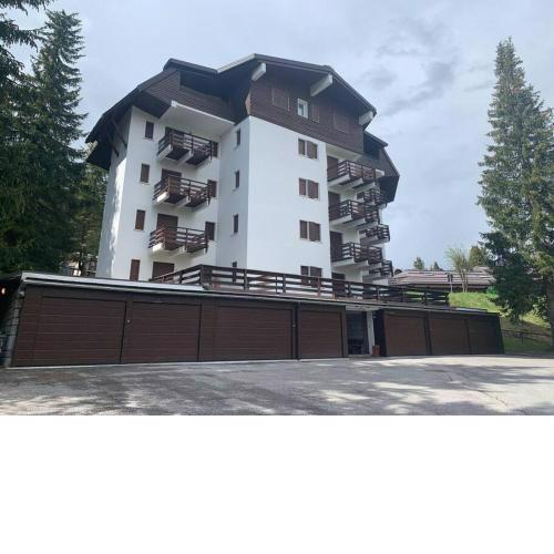 Sunny two room apartment in Campo Carlo Magno