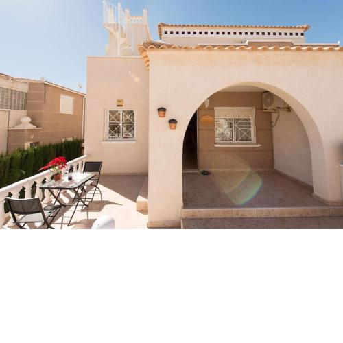 SUNNY VILLA BY THE BEACH