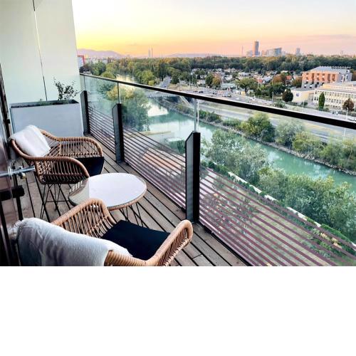 Sunrise above sky with ROOFTOP Pool and FREE parking