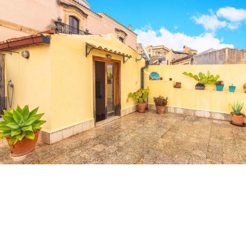 Sunrise House Noto