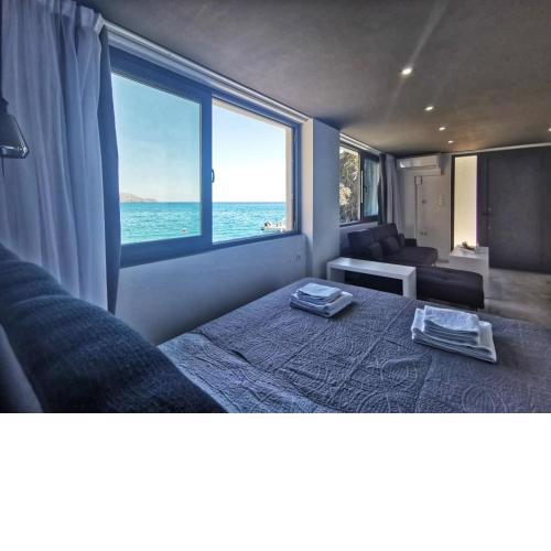 Sunrise Luxury Seaside Apartment