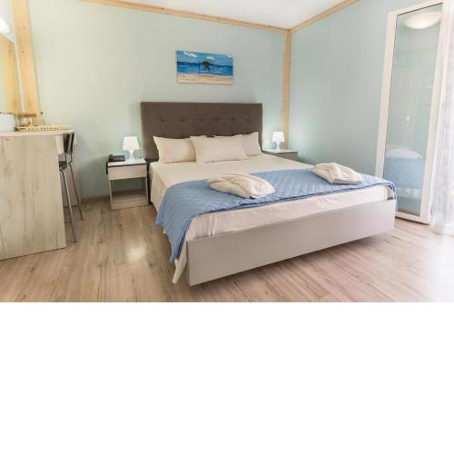 Sunrise Suites