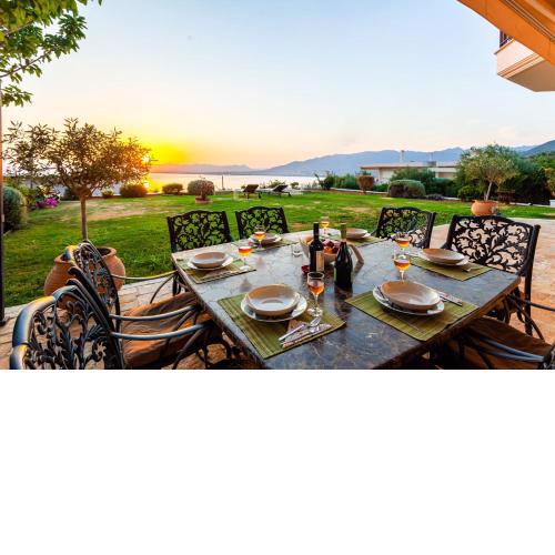 Sunset Paradise - Verga's Utimate Seaview Getaway