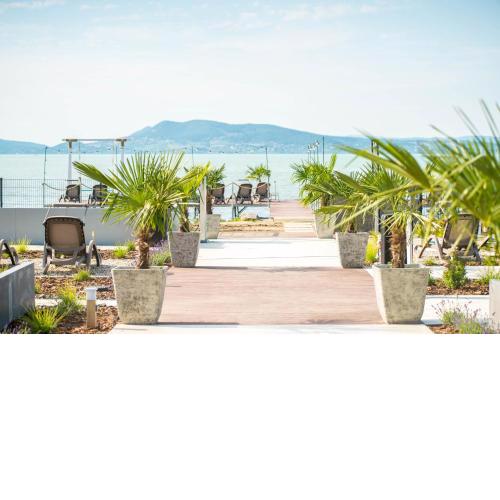 Sunset Resort - Lakeside Boutique Apartments