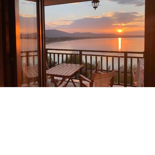 Sunset View Santa Marina Studio