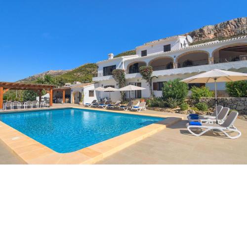 Sunset Villa - Private pool and tennis court