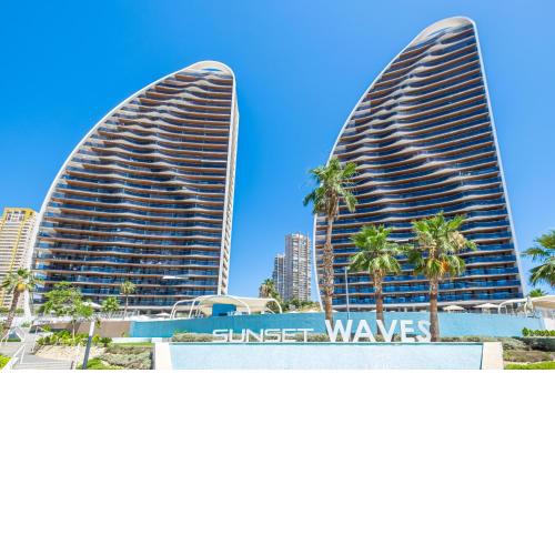 Sunset Waves Deluxe Apartments Poniente Beach Resort