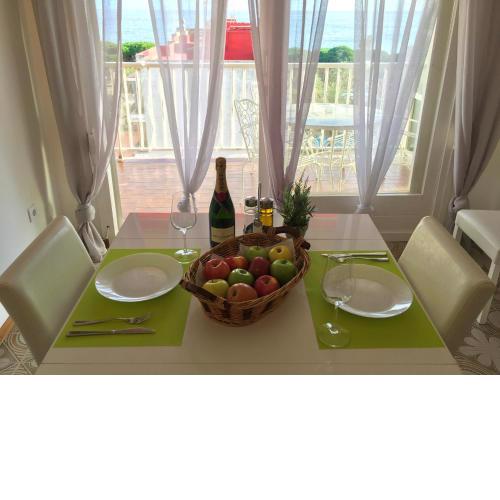 Sunshine apartment with great sea view and terrace in Malgrat de Mar
