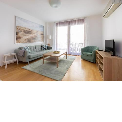 Super central, 2-bedroom apartment with terrace