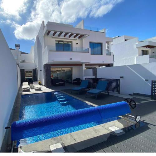 Super cool new villa in Los Cristianos