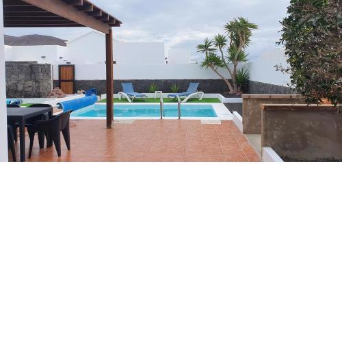 Super detached private villa near the beach- heated pool-wifi-uk tv
